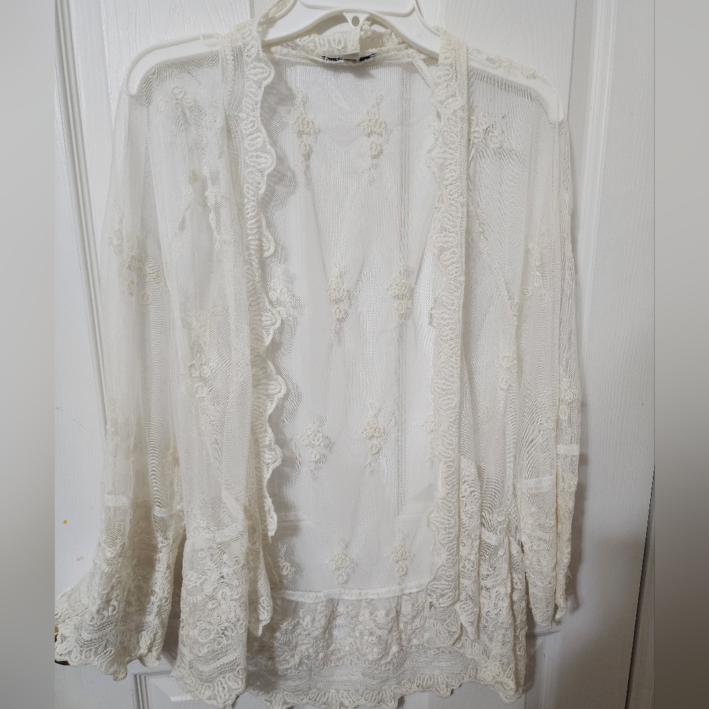 Elegant Lace Kimono Cardigan Size XS
